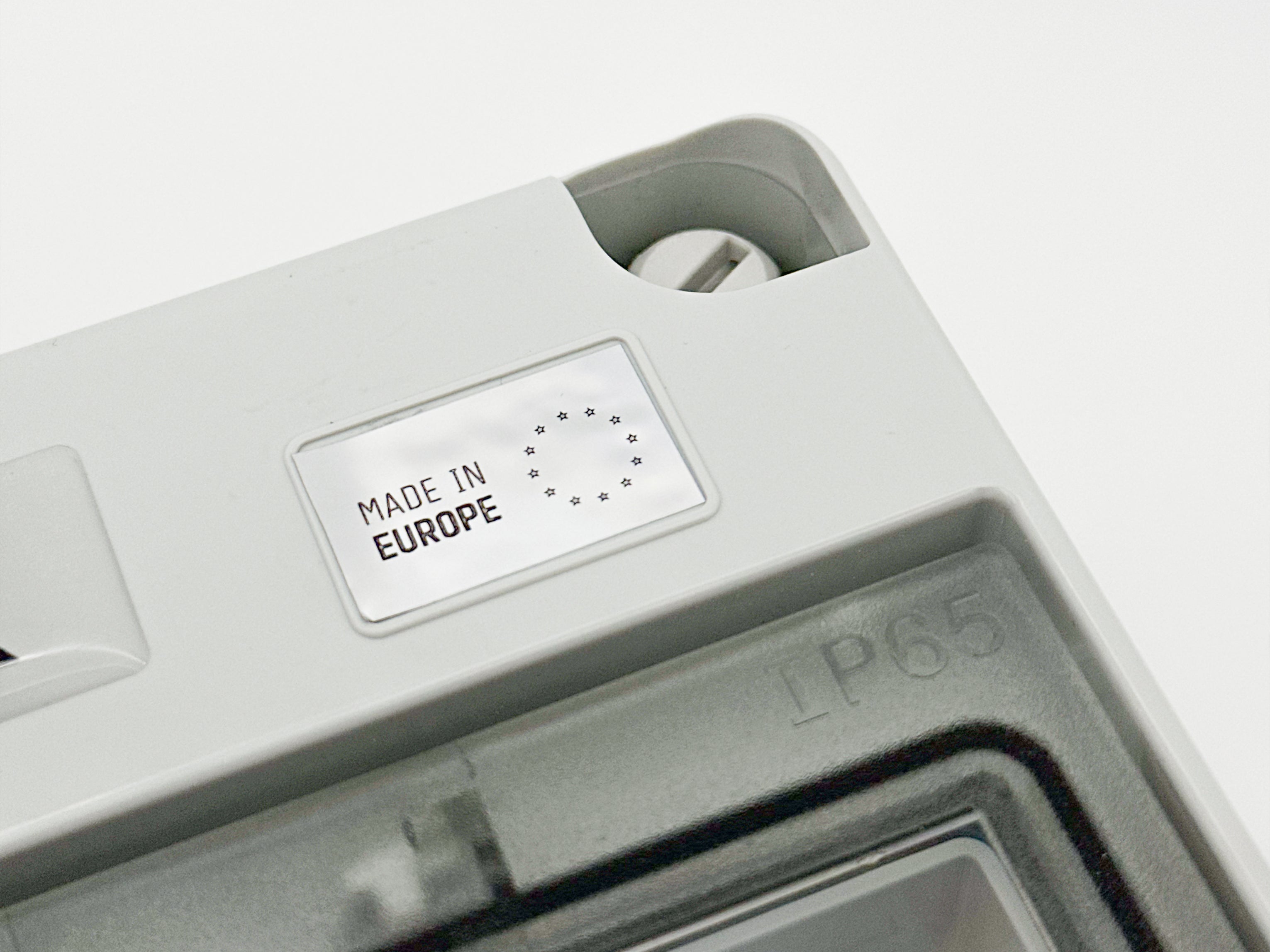 ELSYBOX P692F01030F Zásuvková skříň 1x CEE 32 A, 3× 230V, jištěná, s chráničem ELSYBOX P692F01030F Zásuvková skříň 1x CEE 32 A, 3× 230V, jištěná, s chráničem